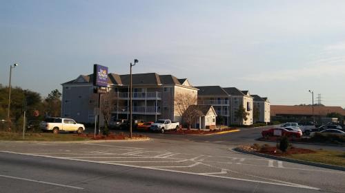 Garden City Hotel | Budget-Friendly InTown Suites with Family & Kitchen Amenities