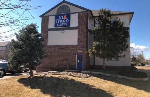 Dayton Triangle Hotel | Convenient Extended Stay at InTown Suites Denver - Havana