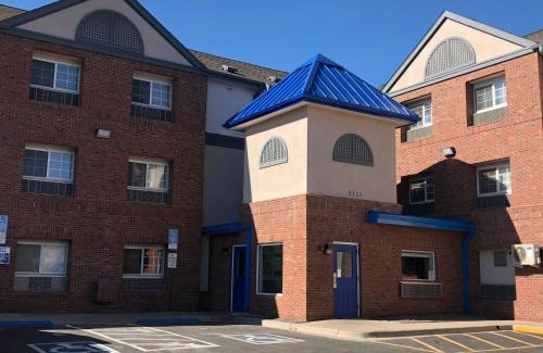 Dayton Triangle Hotel | Convenient Extended Stay at InTown Suites Denver - Havana