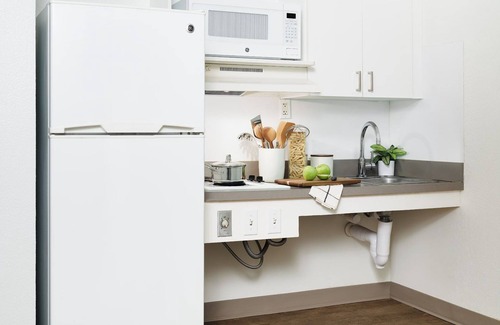 Charlotte Hotel | Budget-Friendly InTown Suites with Kitchen & Breakfast in Charlotte