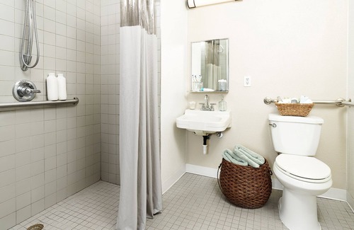 Greenbrier West Hotel | Convenient InTown Suites Extended Stay in Chesapeake VA