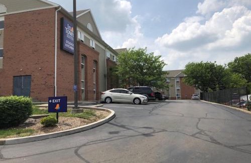 Groesbeck Hotel | Budget-Friendly InTown Suites for Families in Cincinnati