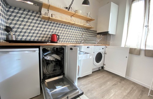 Avignon City Centre Apartment | INTRA-MUROS ★ PRIVATE PARKING ★ SELF CHECK-IN ★ 50" SMART TV
