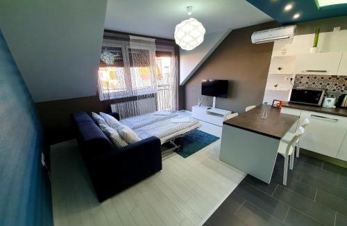 Sarvar Apartment | Highly Rated INTRO Apartman: Ideal for Families