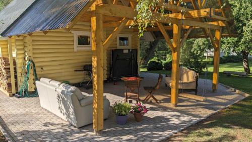 Polva County House | Experience Intsikurmu Veski Saunamaja with Pool Access