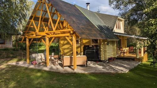 Polva County House | Experience Intsikurmu Veski Saunamaja with Pool Access