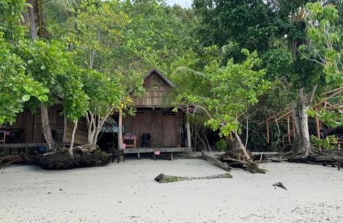Raja Ampat House | Intum Homestay