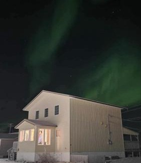 Churchill House | Exceptional Inukshuk Rooms: Family-Friendly with Kitchen