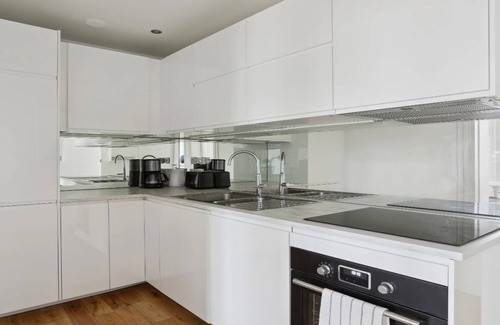 Quartier du Gros-Caillou Apartment | Elegant INVALIDES VIEW - Bright High Floor at Avenue de Breteuil