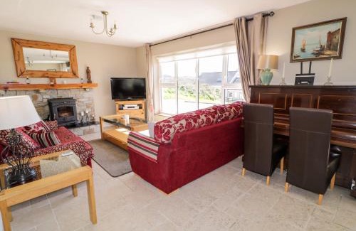 Downings House | Cozy Inverbeg Cottage 1 - Pet and Child Friendly Retreat
