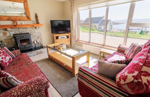 Downings House | Cozy Inverbeg Cottage 1 - Pet and Child Friendly Retreat