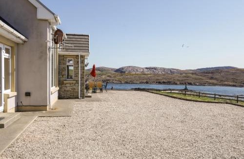 Downings House | Family-Friendly Inverbeg Cottage 2 - Rated 8/10 by Guests
