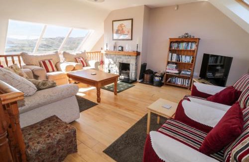Downings House | Family-Friendly Inverbeg Cottage 2 - Rated 8/10 by Guests