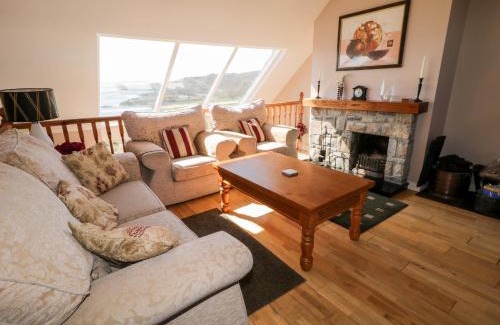 Downings House | Family-Friendly Inverbeg Cottage 2 - Rated 8/10 by Guests