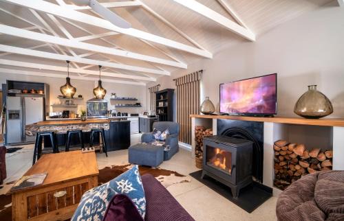 Kenton on Sea Villa | Discover Inverell Station: Oceanfront Retreat with Pools