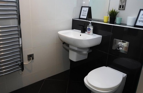 Sheffield Apartment | Cozy 2-Bedroom Apartment in Sheffield | Pet Friendly Stay