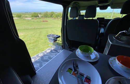 Cylch-Y-Garn Cabin | Family-Friendly 2-Bed Camper in Scenic Holyhead
