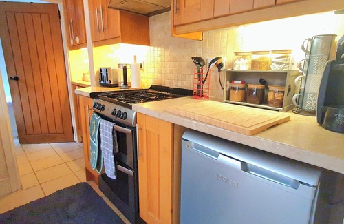 Windsor City Centre Cottage | Cozy 2-Bed Cottage in Windsor with Family-Friendly Amenities