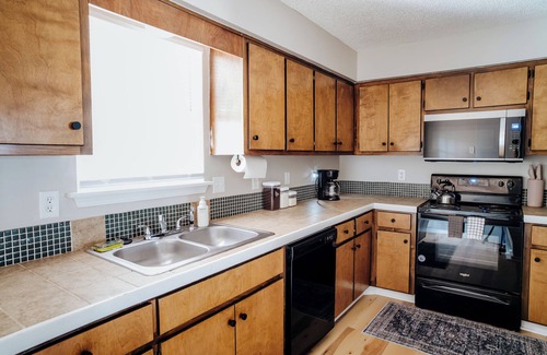 Mobile Apartment | Inviting 2BR Stay Close to MOB