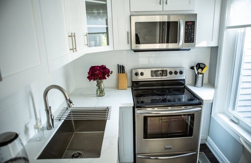 Cabbagetown South House | Inviting 2BR Townhouse with Ideal Work-From-Home Setup