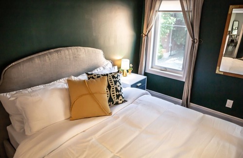 Cabbagetown South House | Inviting 2BR Townhouse with Ideal Work-From-Home Setup