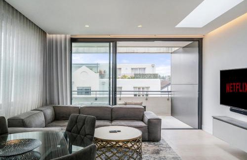 Coogee Apartment | Relax at The Shore 7 Coogee Beach - Family-Friendly Stay