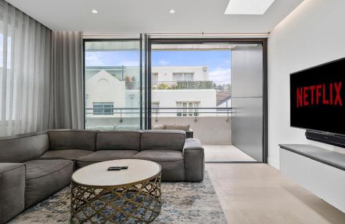 Coogee Apartment | Relax at The Shore 7 Coogee Beach - Family-Friendly Stay