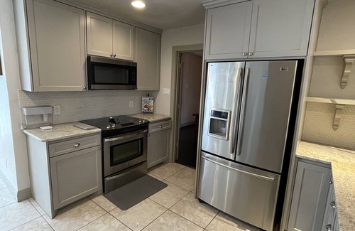 Southwest Carrollton House | Welcoming 3 Bed, 3 Bath Retreat with Courtyard & Spa