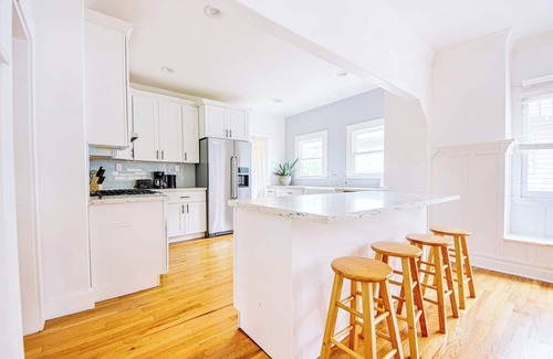 Downtown Los Angeles House | Inviting 3br Home with Porch & Greenery