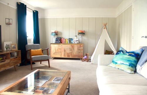 Kirkliston House | Comfortable 4-Bed Home Near Edinburgh Fringe Festival