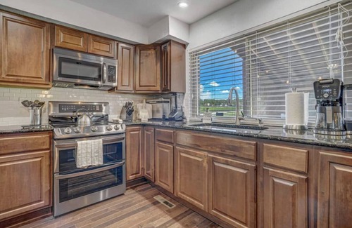 Village Seven House | Cozy 5 Bedroom Home with Hot Tub & Perfect Location