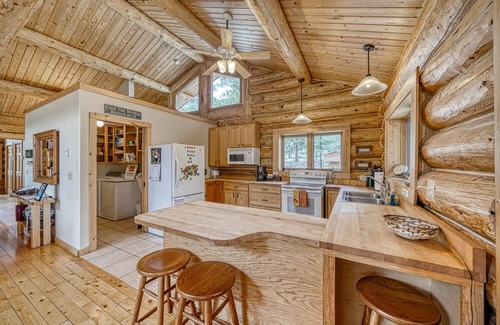 Nathrop Cabin | Serene Getaway at Cliffs and Streams with Family Amenities