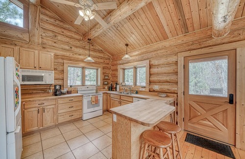 Nathrop Cabin | Serene Getaway at Cliffs and Streams with Family Amenities