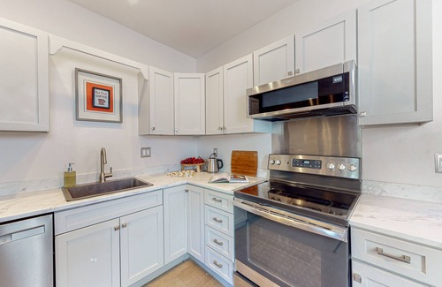 Parkside Apartment | Inviting Oceanfront Apartment with Kitchen & Fast WiFi