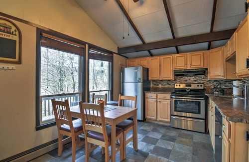 Beech Mountain Cabin | Inviting Beech Mountain Family Retreat with Serene Decks