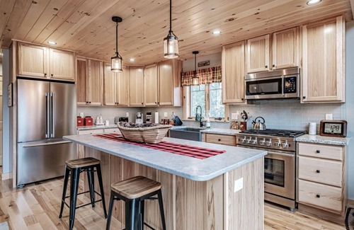 Bethel House | Cozy Bethel Home Near Sunday River with Hot Tub & Spa