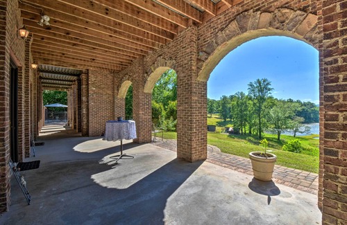 Clarkesville Apartment | Charming Owls Nest Apartment with Lake Views & Spa Access