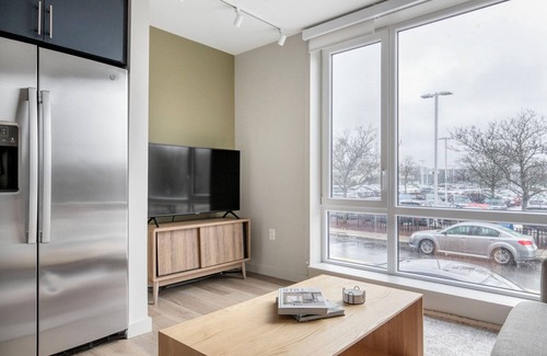 Boston Apartment | Cozy 1BR Brighton Retreat with Gym, W/D & River Views