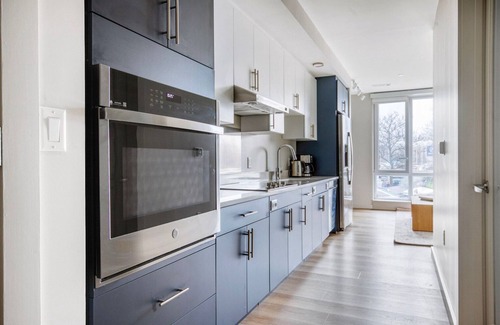 Boston Apartment | Cozy 1BR Brighton Retreat with Gym, W/D & River Views