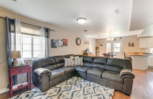 Cheyenne House | Welcoming Cheyenne Townhome with Spa, Near Downtown