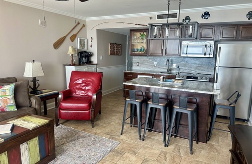 Myrtle Beach Condo | Romantic Getaway: Oceanfront Retreat with Spa Shower & Pool