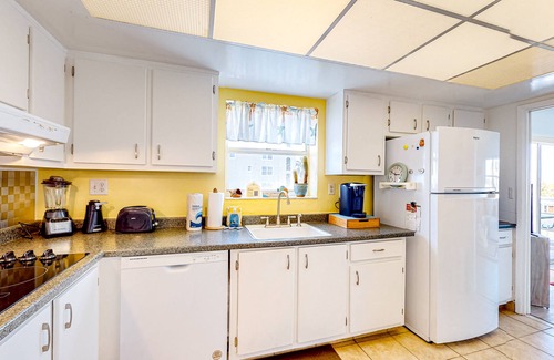 South Patrick Shores Condo | Cozy Ocean View Condo with Balcony and Full Kitchen