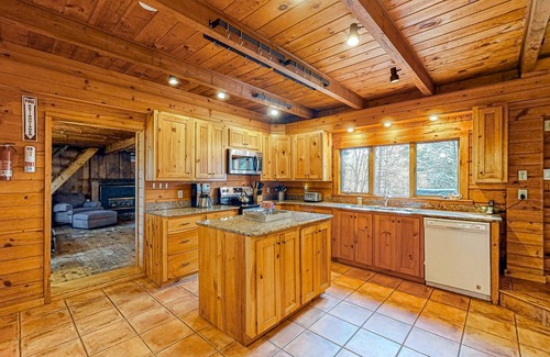 Lisbon Cabin | Dog-Friendly Retreat with Sauna, Skiing & Firepit Access