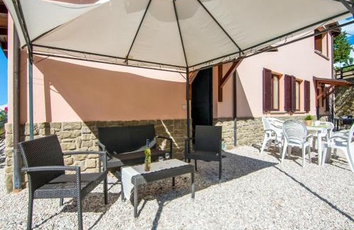 Apecchio House | Inviting Farmhouse Retreat with Pool in the Appenines