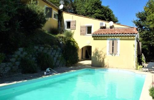 Saint-Paul-Trois-Chateaux Villa | Relaxing Villa in Saint Paul Trois Chateaux with Pool