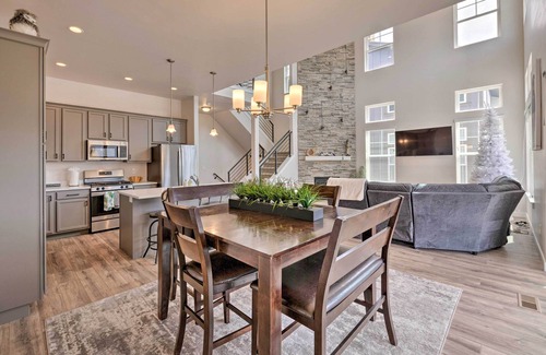 Deer Mountain House | Beautiful Hideout Escape with Mountain & Lake Views