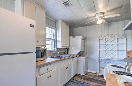 Forest Lake House | Welcoming House Near University of Alabama with Spa & Breakfast