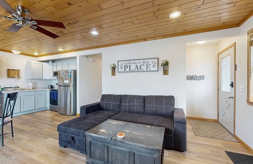 Lake Delton House | Inviting Lakefront Condo with Beach Access and Amazing Views