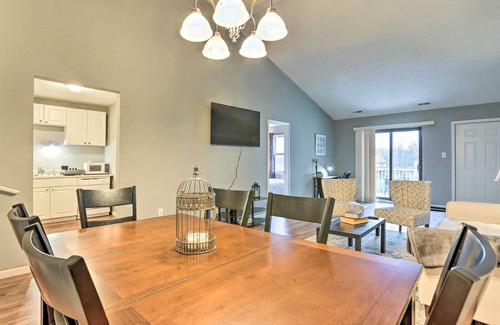 Mount Pocono Condo | Cozy Poconos Retreat with Deck: Perfect for Skiers & Hikers!
