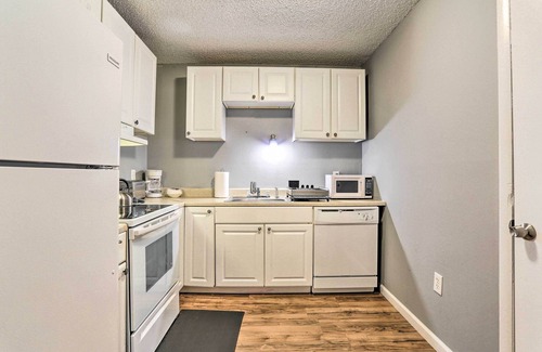 Mount Pocono Condo | Cozy Poconos Retreat with Deck: Perfect for Skiers & Hikers!